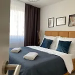 Skynest Apartment *