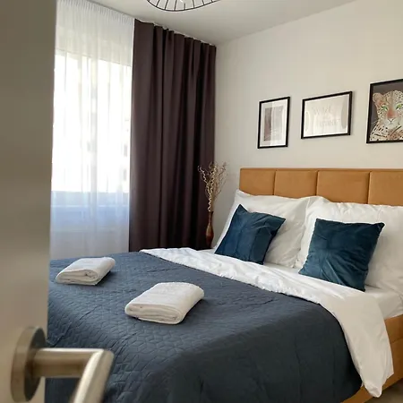 Skynest Apartment *